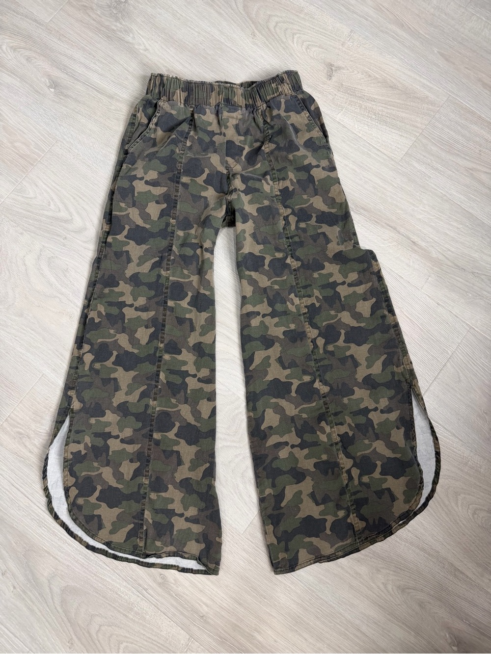 Source Unknown Olive Camo Wide-Leg Pants